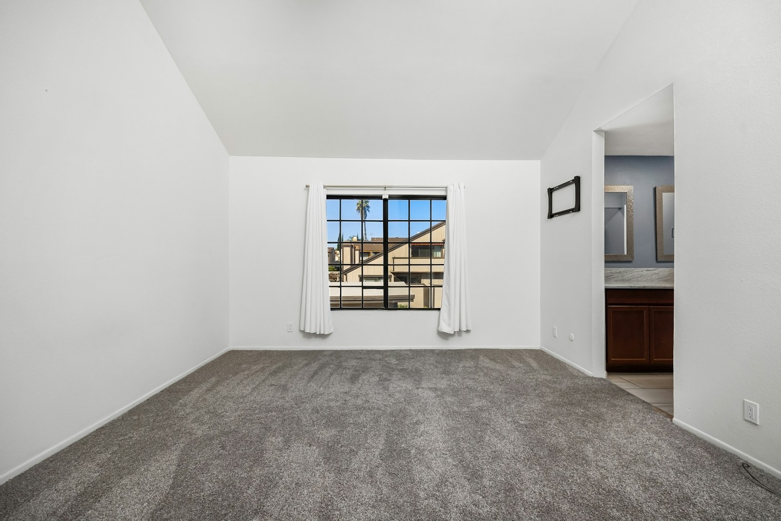 Unstaged room before Mid-Century Modern virtual staging